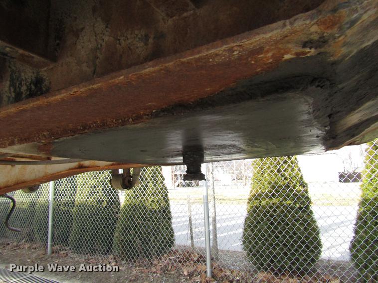 image for item DB6949 1980 Hobbs 80K-40 flatbed trailer