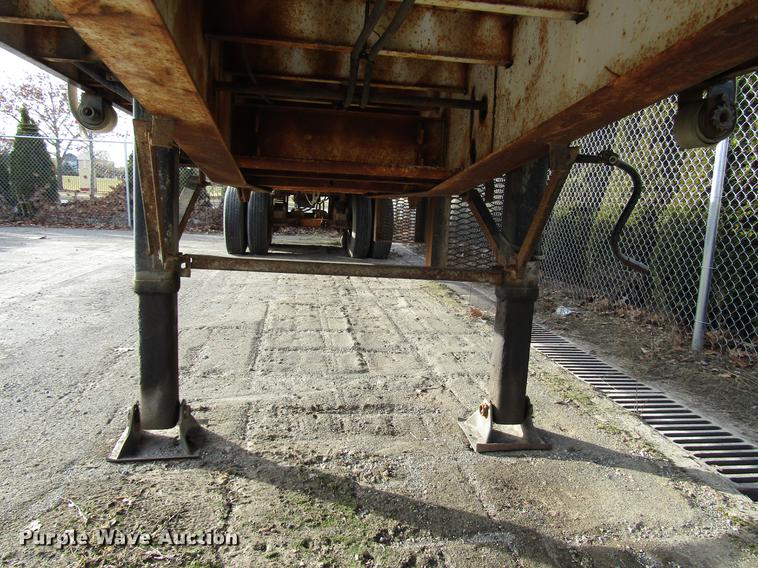 image for item DB6949 1980 Hobbs 80K-40 flatbed trailer