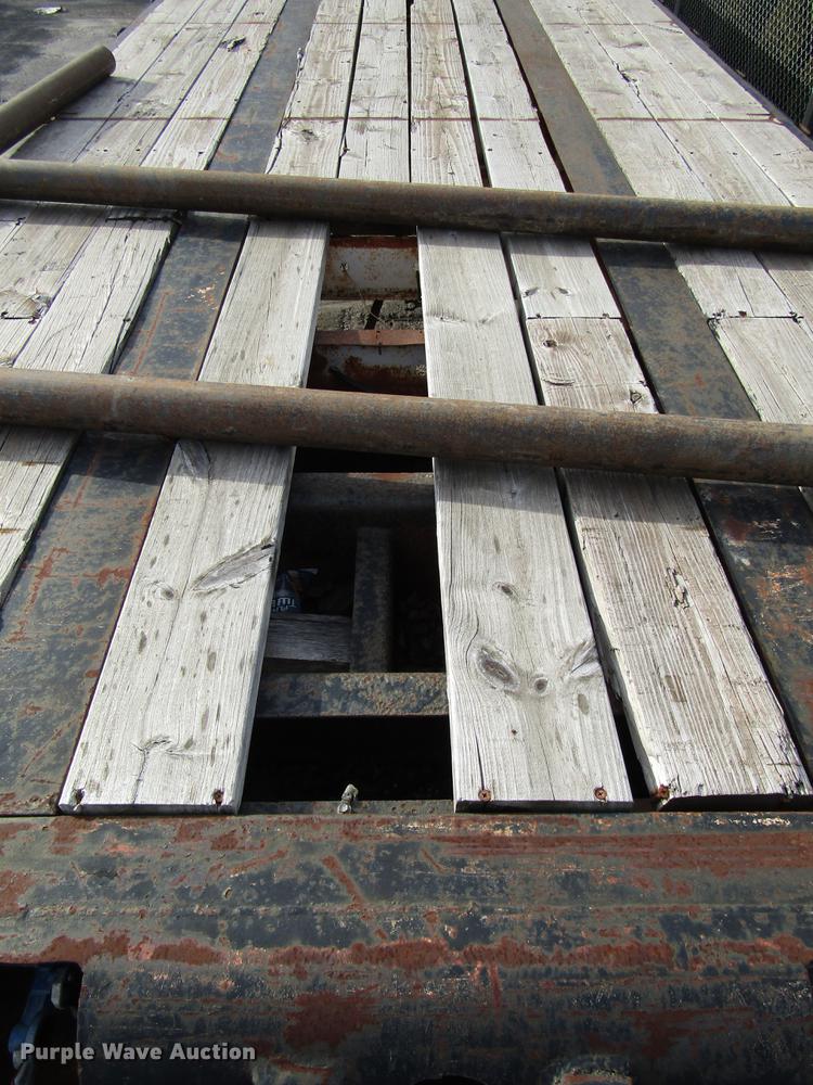 image for item DB6949 1980 Hobbs 80K-40 flatbed trailer