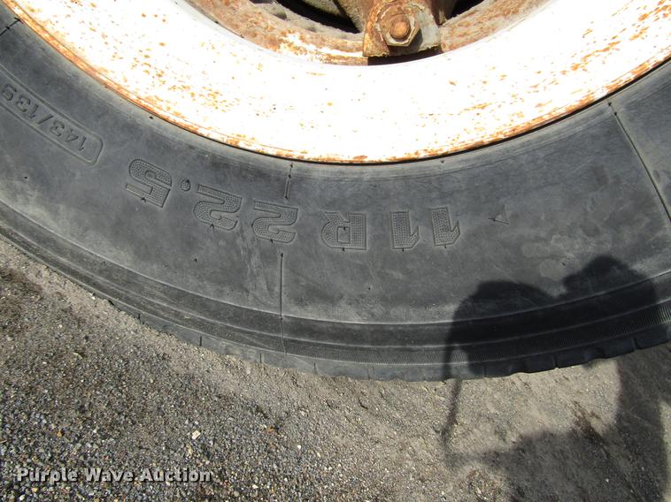 image for item DB6949 1980 Hobbs 80K-40 flatbed trailer