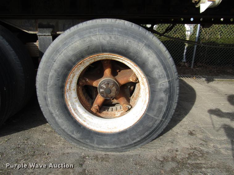 image for item DB6949 1980 Hobbs 80K-40 flatbed trailer