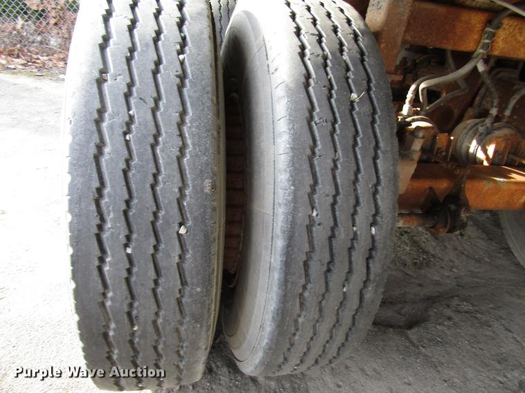 image for item DB6949 1980 Hobbs 80K-40 flatbed trailer