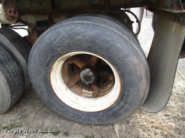 image for item DB6949 1980 Hobbs 80K-40 flatbed trailer