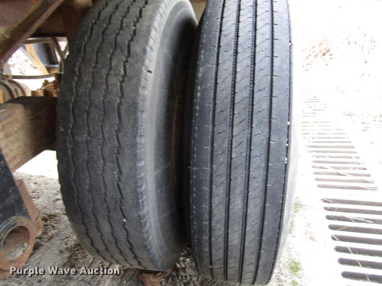 image for item DB6949 1980 Hobbs 80K-40 flatbed trailer