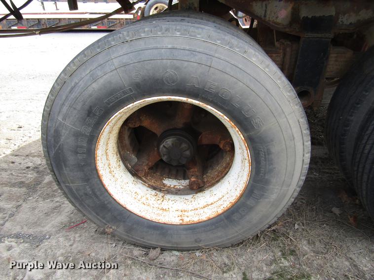 image for item DB6949 1980 Hobbs 80K-40 flatbed trailer