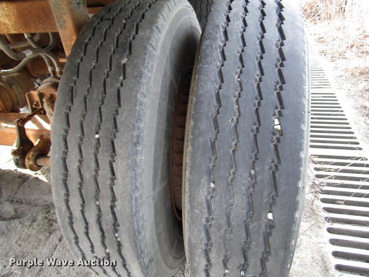 image for item DB6949 1980 Hobbs 80K-40 flatbed trailer