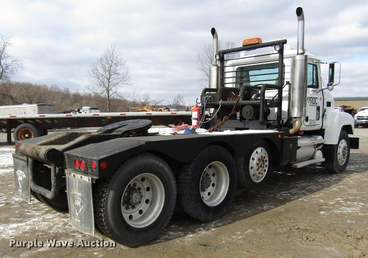 image for item DB6962 2001 Mack CH613 semi truck