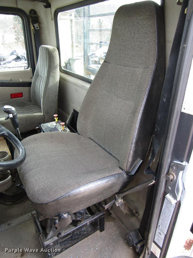 image for item DB6962 2001 Mack CH613 semi truck