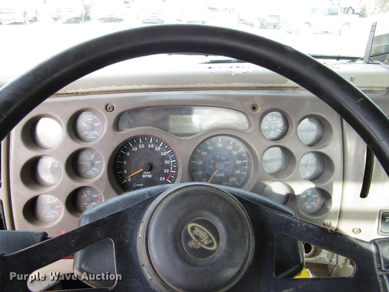 image for item DB6962 2001 Mack CH613 semi truck