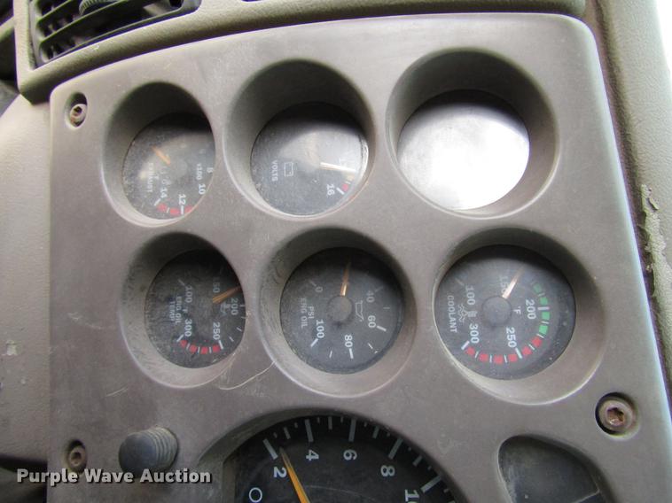 image for item DB6962 2001 Mack CH613 semi truck