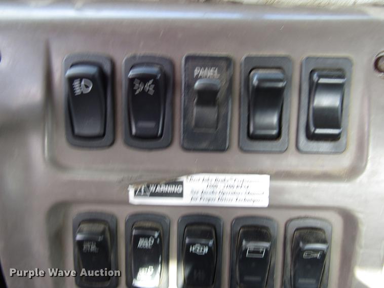 image for item DB6962 2001 Mack CH613 semi truck