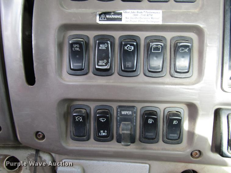 image for item DB6962 2001 Mack CH613 semi truck