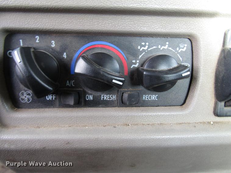 image for item DB6962 2001 Mack CH613 semi truck