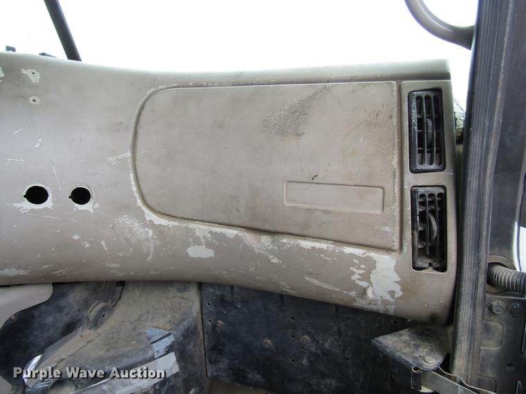 image for item DB6962 2001 Mack CH613 semi truck