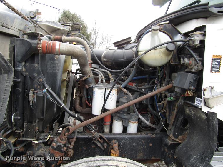 image for item DB6962 2001 Mack CH613 semi truck