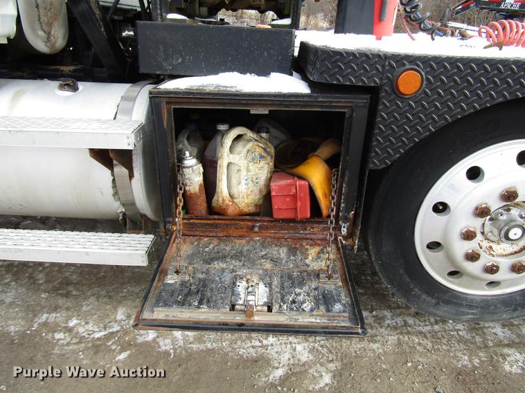 image for item DB6962 2001 Mack CH613 semi truck