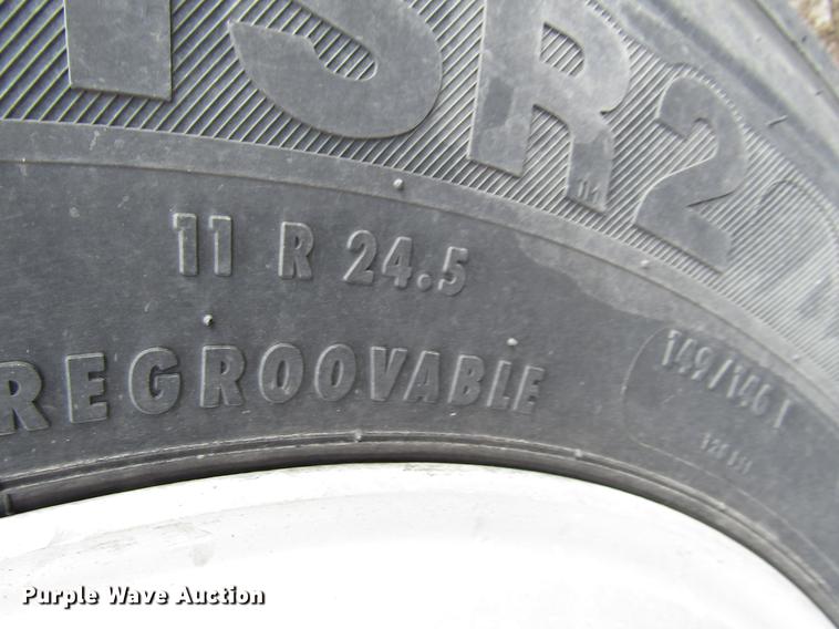 image for item DB6962 2001 Mack CH613 semi truck