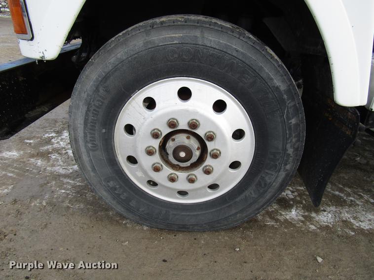 image for item DB6962 2001 Mack CH613 semi truck