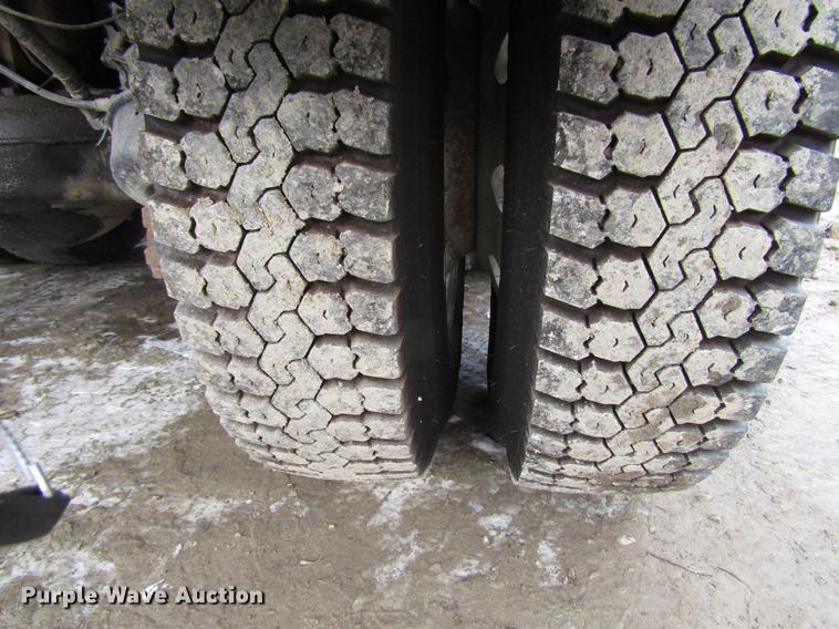 image for item DB6962 2001 Mack CH613 semi truck