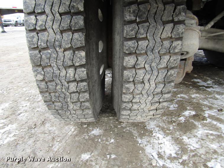 image for item DB6962 2001 Mack CH613 semi truck