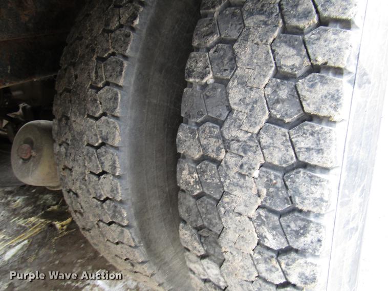 image for item DB6962 2001 Mack CH613 semi truck