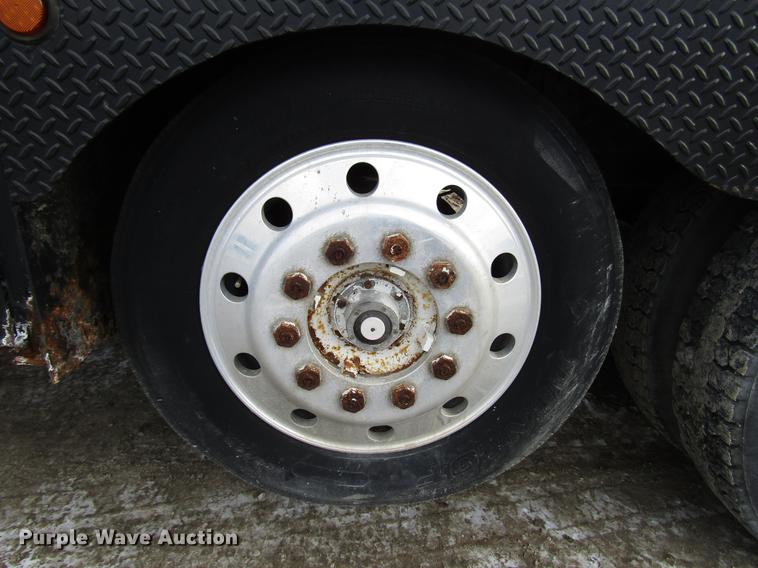 image for item DB6962 2001 Mack CH613 semi truck