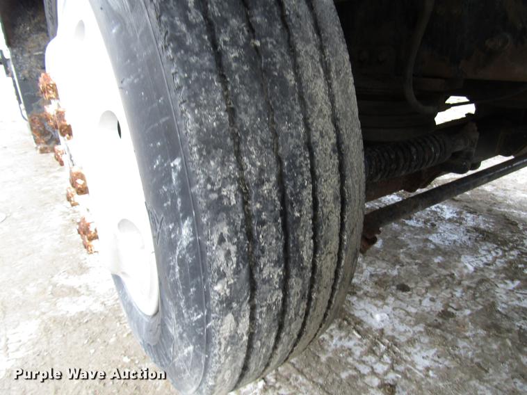 image for item DB6962 2001 Mack CH613 semi truck