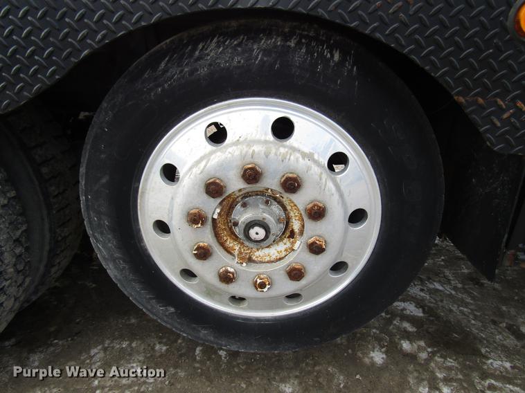 image for item DB6962 2001 Mack CH613 semi truck