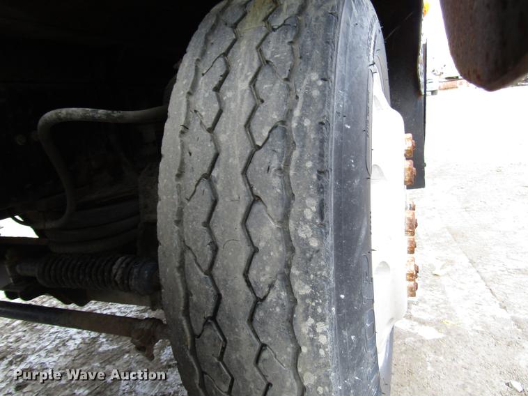 image for item DB6962 2001 Mack CH613 semi truck