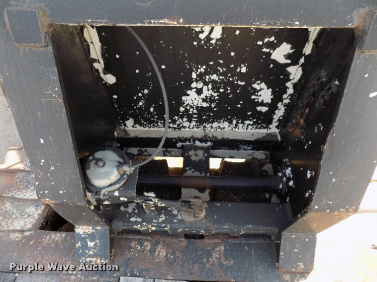 image for item DD3587 1985 Williams lowboy equipment trailer