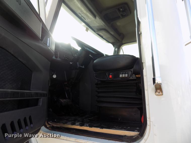 image for item DD3607 2015 Caterpillar CT660S semi truck