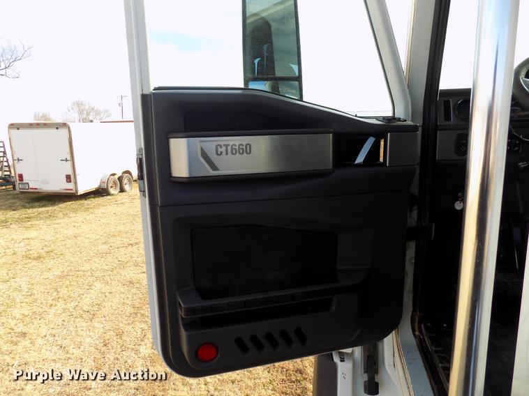 image for item DD3607 2015 Caterpillar CT660S semi truck