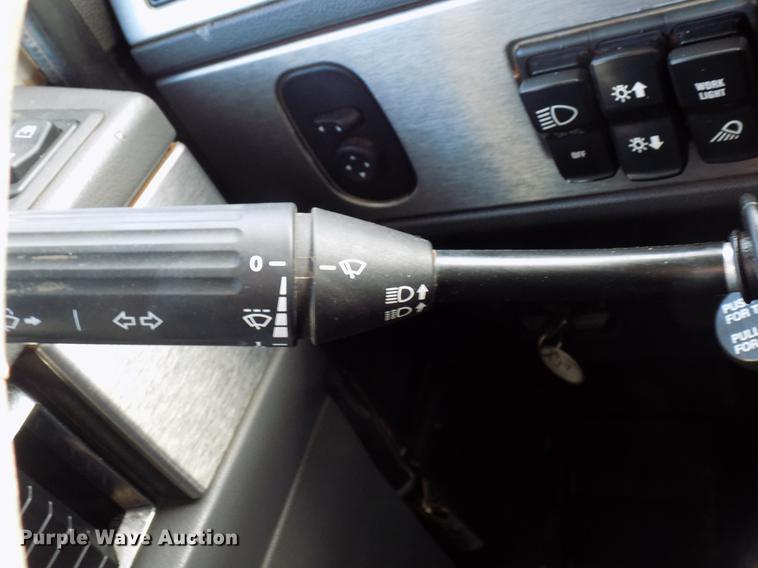 image for item DD3607 2015 Caterpillar CT660S semi truck