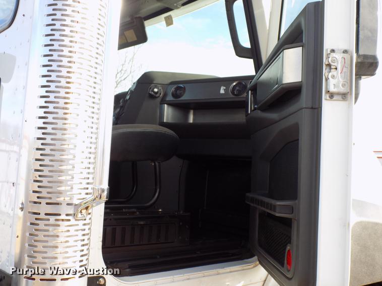 image for item DD3607 2015 Caterpillar CT660S semi truck