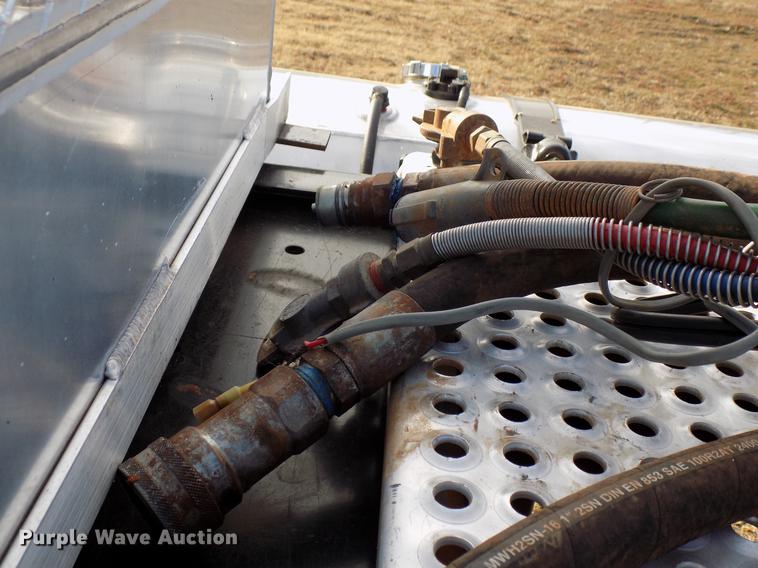 image for item DD3607 2015 Caterpillar CT660S semi truck