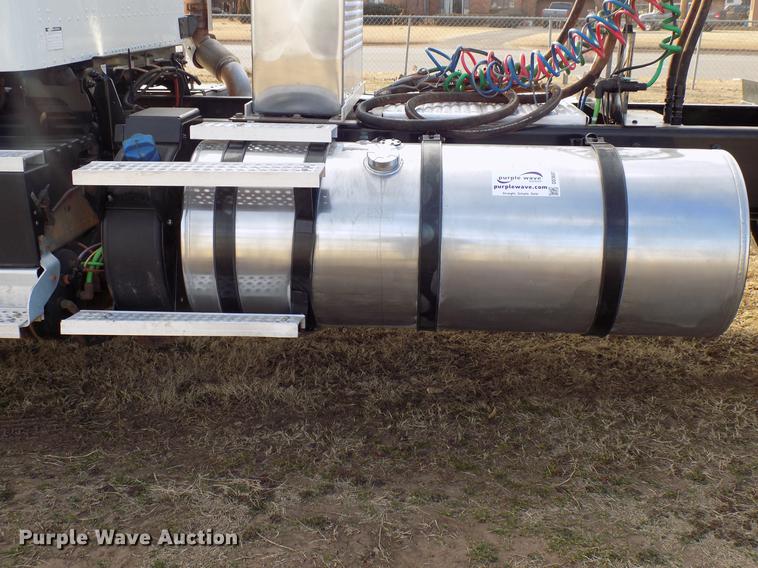 image for item DD3607 2015 Caterpillar CT660S semi truck