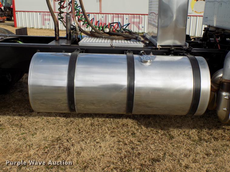 image for item DD3607 2015 Caterpillar CT660S semi truck