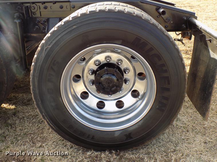 image for item DD3607 2015 Caterpillar CT660S semi truck