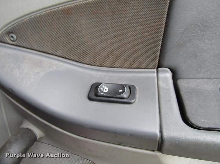 image for item DD4430 2005 Freightliner Columbia semi truck