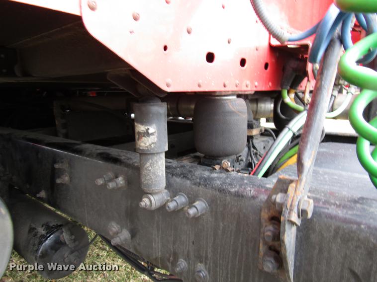 image for item DD4430 2005 Freightliner Columbia semi truck