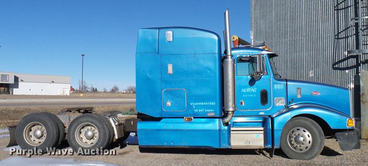 image for item DD5980 1998 Peterbilt 377 semi truck