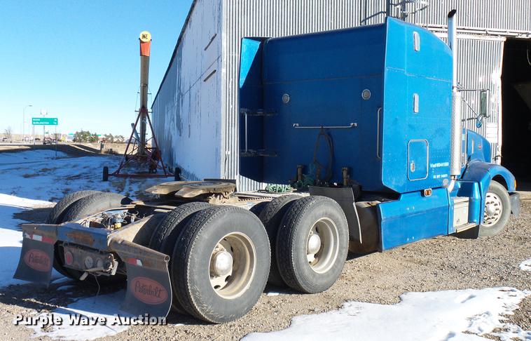 image for item DD5980 1998 Peterbilt 377 semi truck