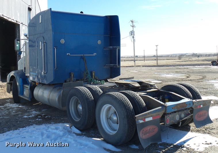 image for item DD5980 1998 Peterbilt 377 semi truck