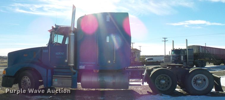 image for item DD5980 1998 Peterbilt 377 semi truck