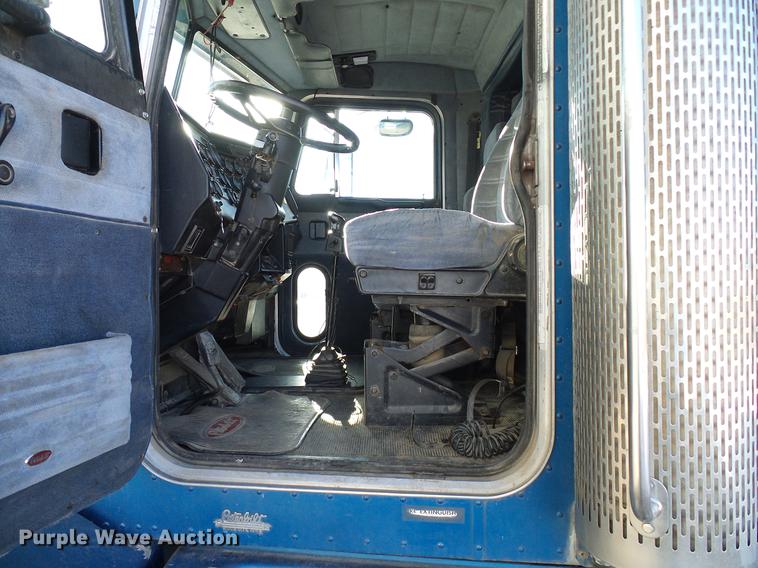 image for item DD5980 1998 Peterbilt 377 semi truck