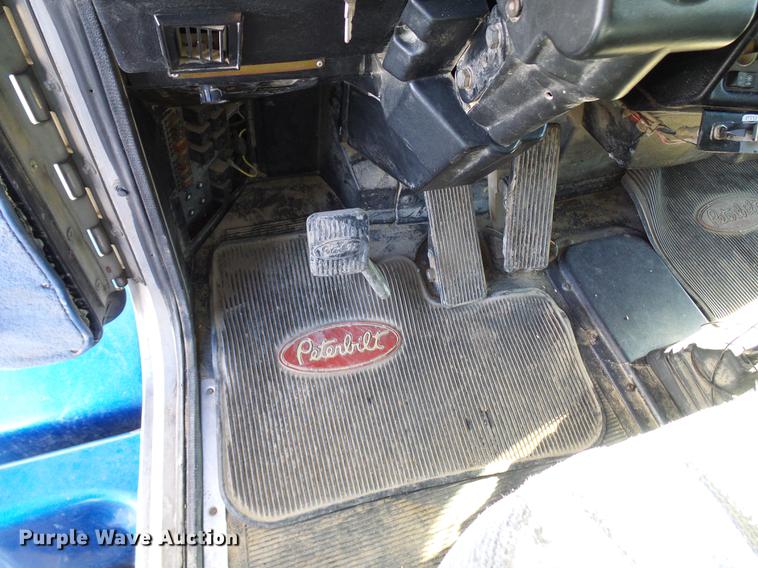 image for item DD5980 1998 Peterbilt 377 semi truck