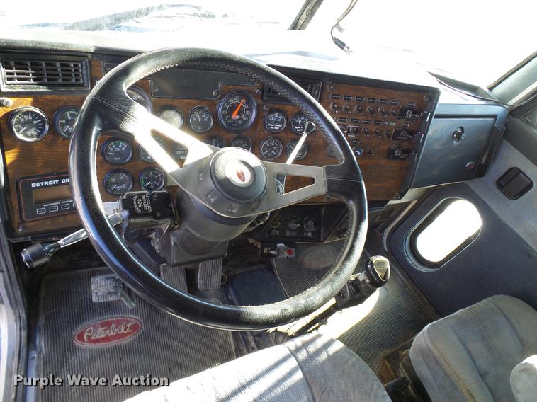 image for item DD5980 1998 Peterbilt 377 semi truck