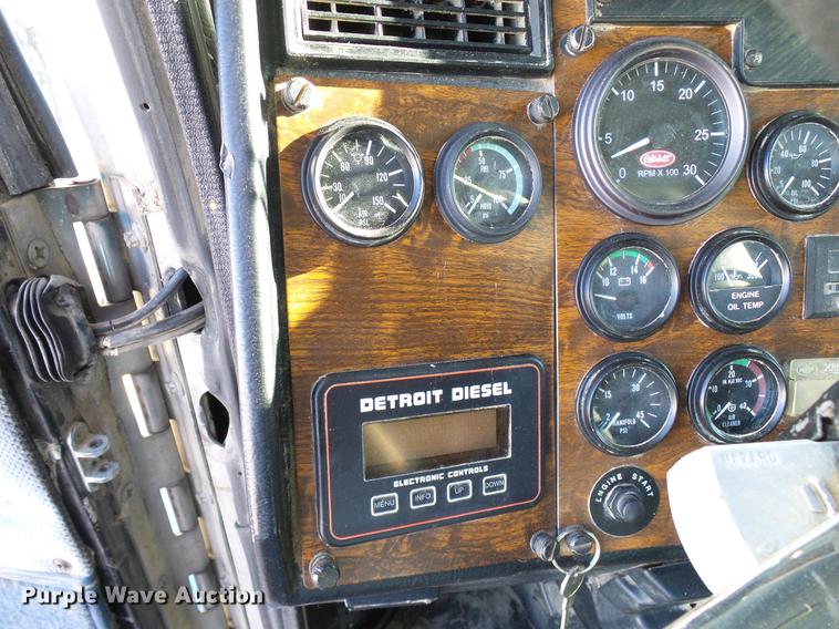 image for item DD5980 1998 Peterbilt 377 semi truck
