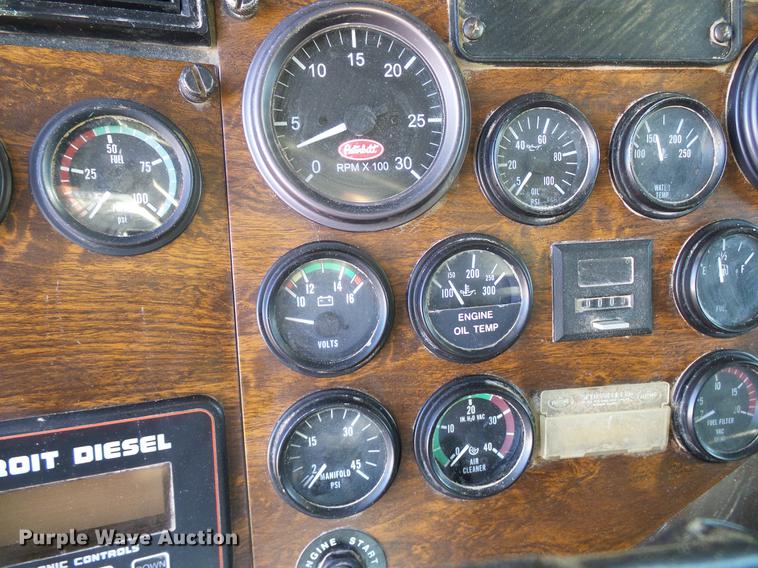 image for item DD5980 1998 Peterbilt 377 semi truck
