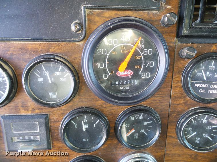 image for item DD5980 1998 Peterbilt 377 semi truck